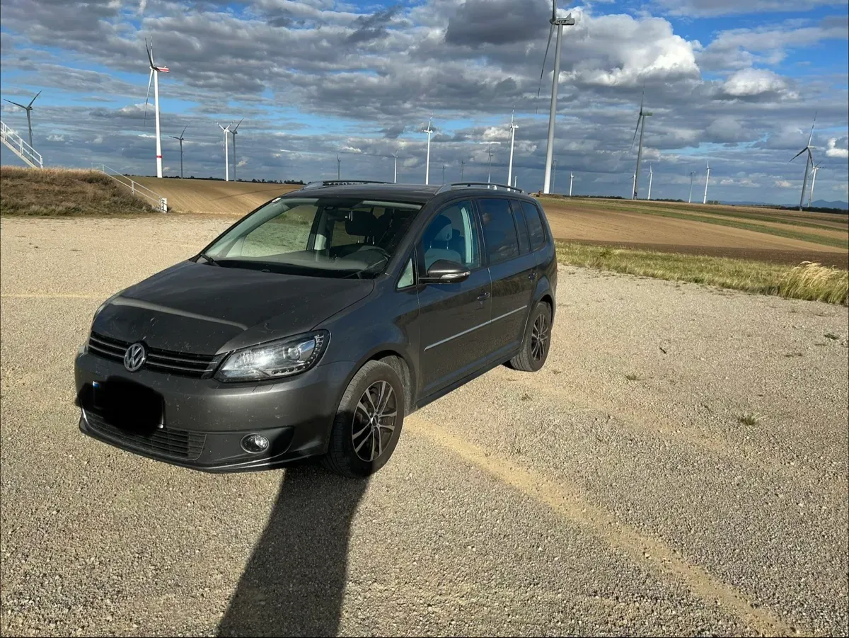 Volkswagen Touran 2012 photo 3