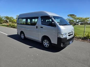 Toyota Hiace 2021 photo 2