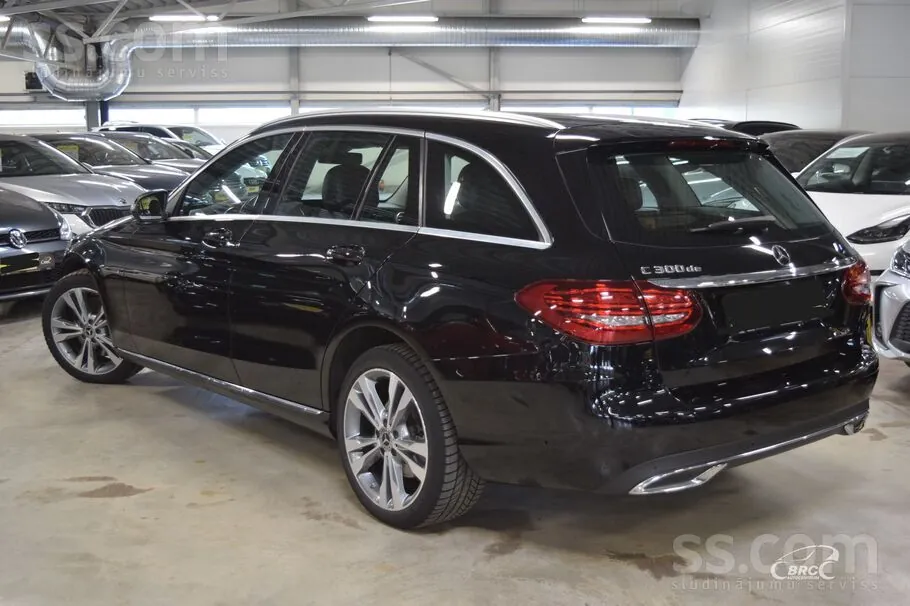 Mercedes-Benz C300 2020 photo 2