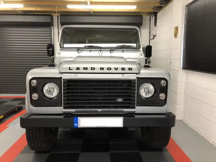 Land Rover Defender 2010 photo 5