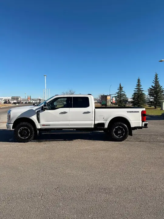 Ford F350 2026 photo 2