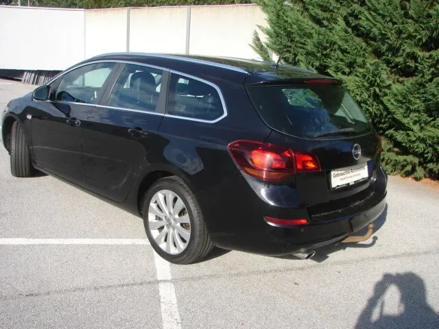 Opel Astra 2011 photo 3