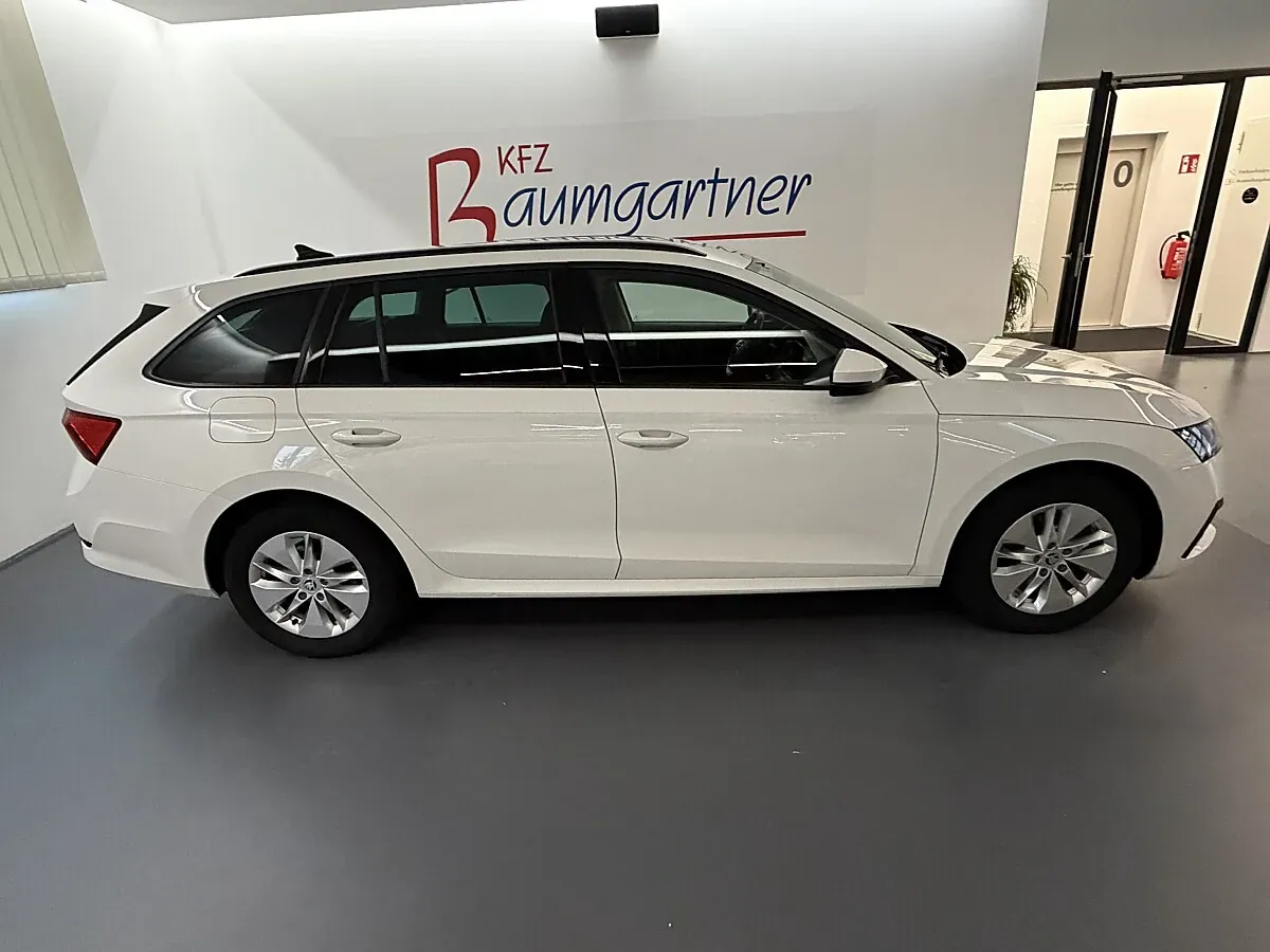 Skoda Octavia 2023 photo 3
