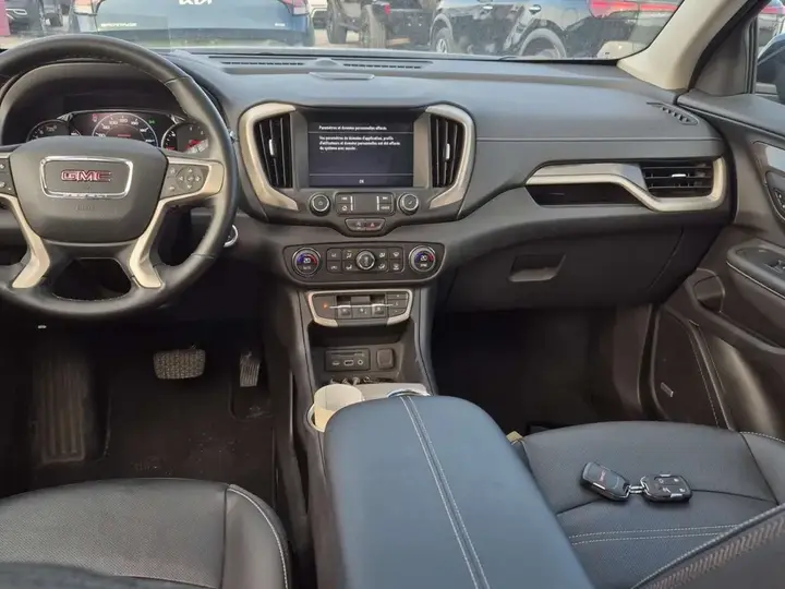GMC Terrain 2024 photo 2
