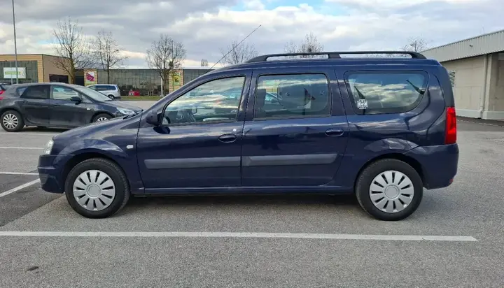 Dacia Logan 2011 photo 3