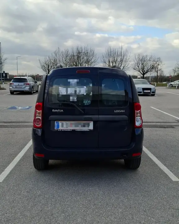 Dacia Logan 2011 photo 2