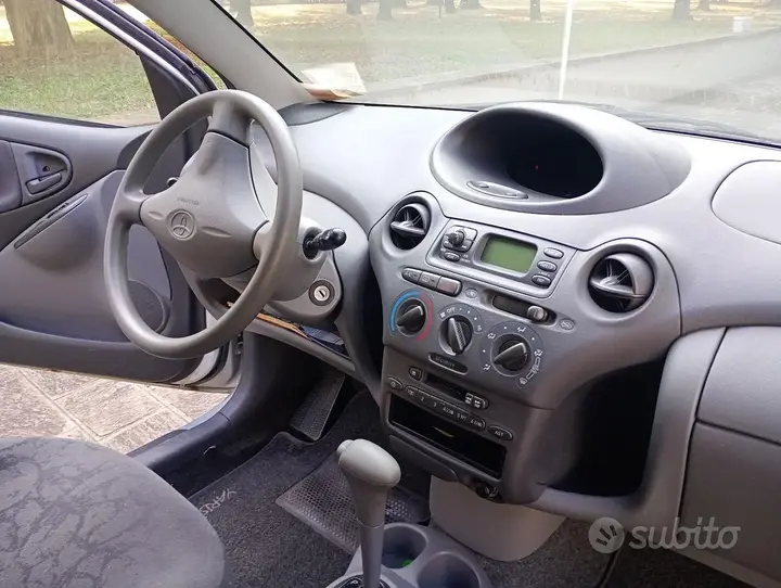 Toyota Yaris 2001 photo 3