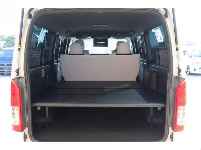 Toyota Hiace 2022 photo 2