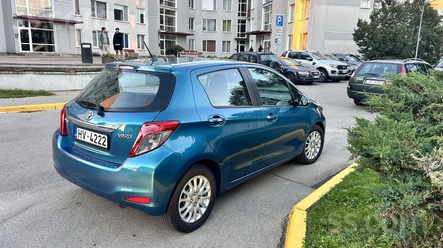 Toyota Yaris 2012 photo 3