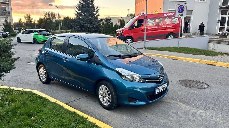 Toyota Yaris 2012 photo 2