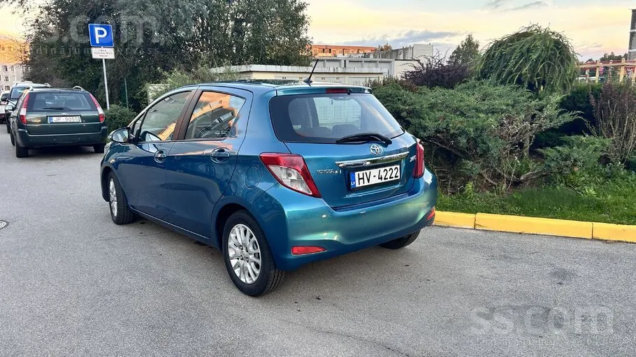 Toyota Yaris 2012 photo 4