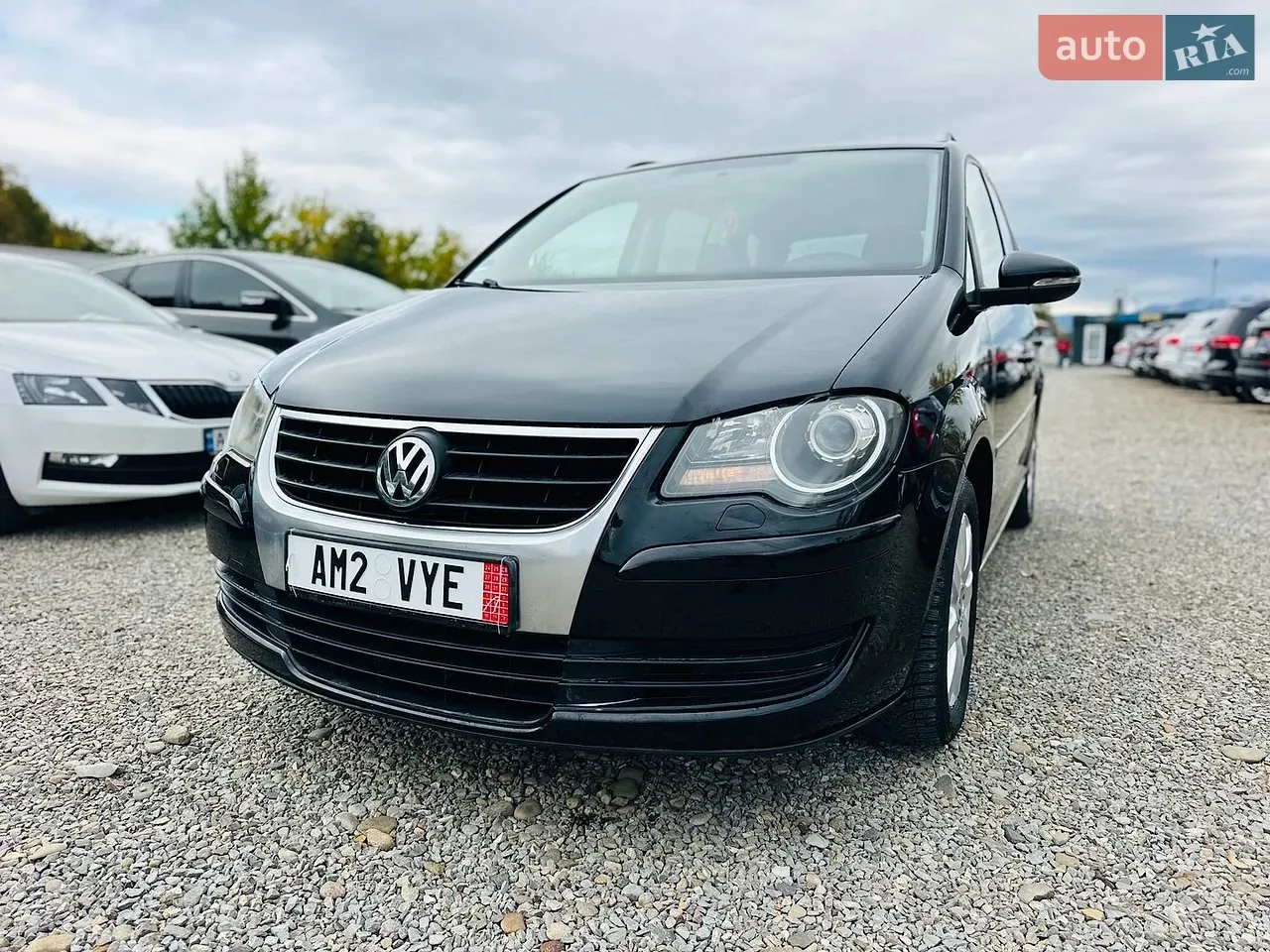 Volkswagen Touran 2010 photo 2
