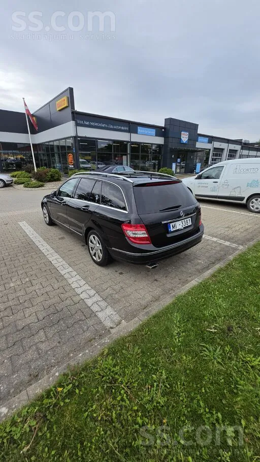 Mercedes-Benz C250 2010 photo 3