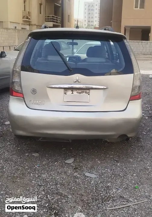 Mitsubishi Grandis 2007 photo 2