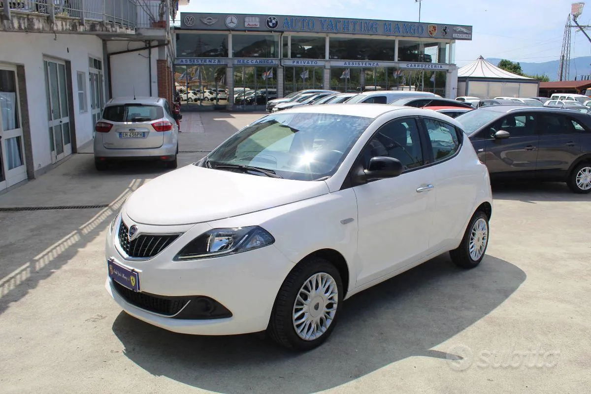 Lancia Ypsilon
