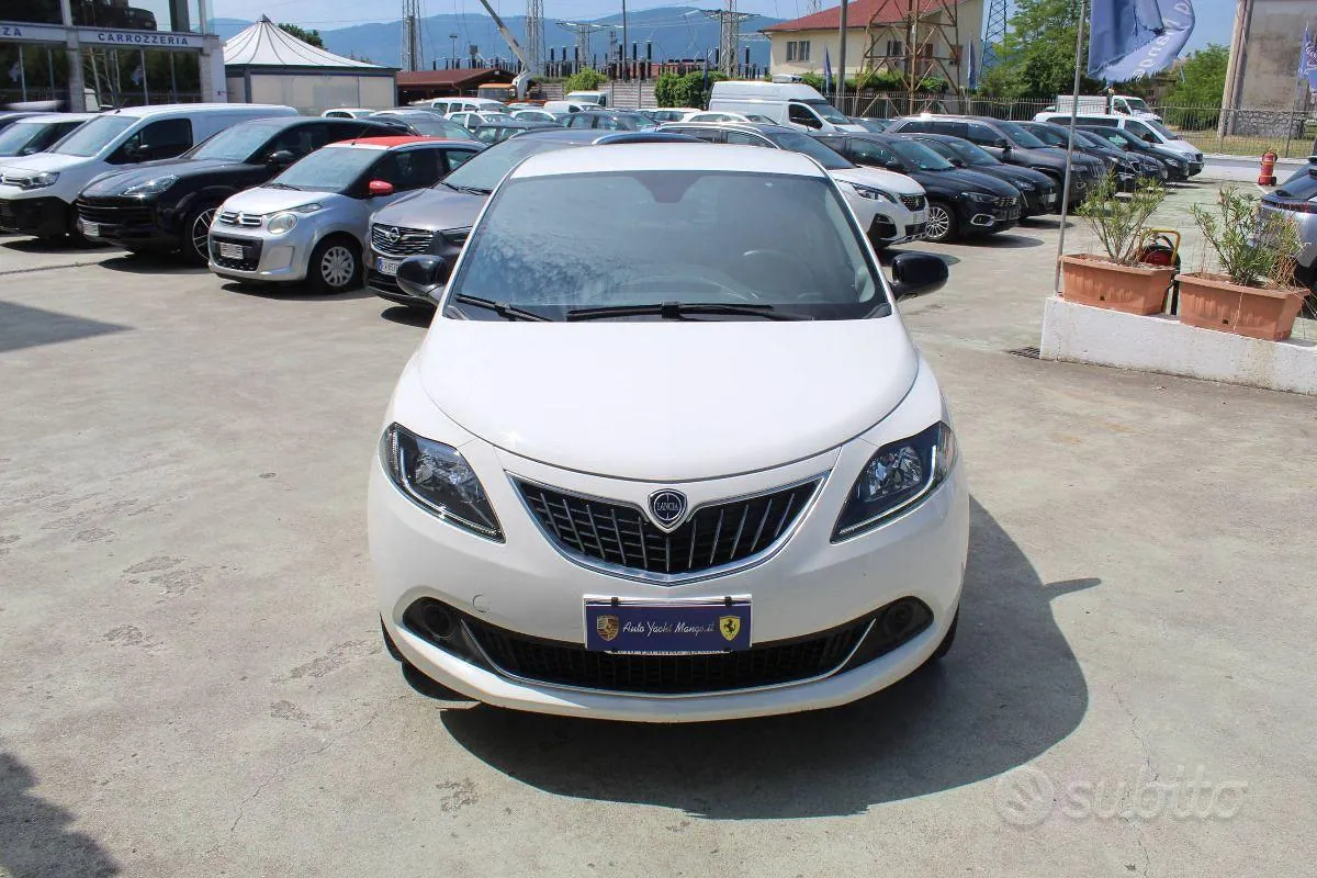 Lancia Ypsilon 2022 photo 2