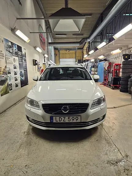 Volvo V70 2016 photo 2