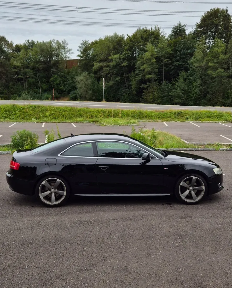 Audi A5 2011 photo 2