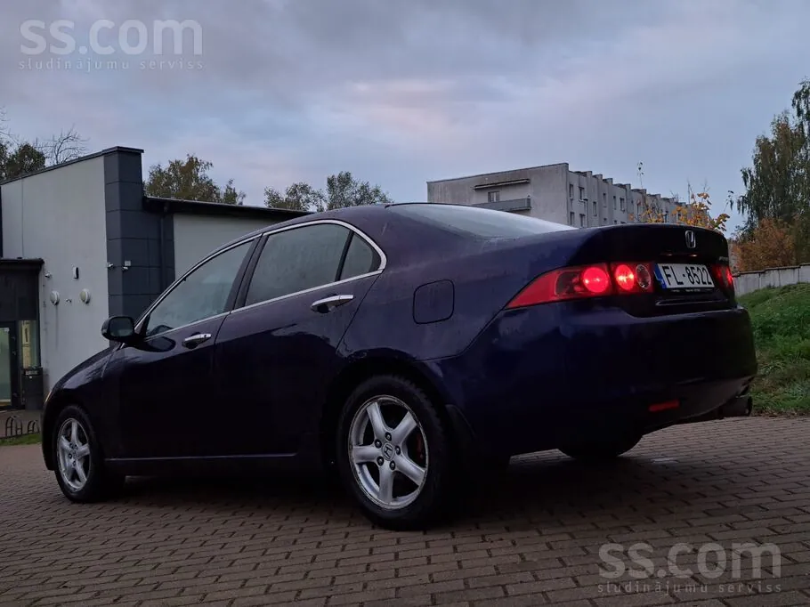 Honda Accord 2003 photo 2