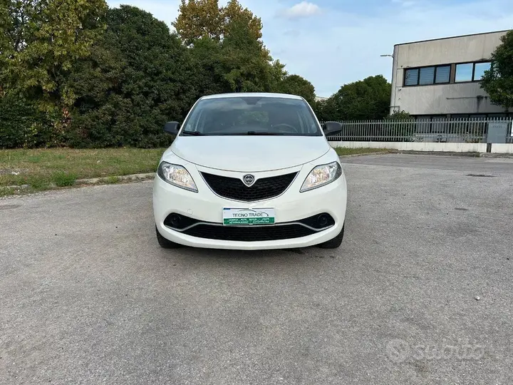 Lancia Ypsilon 2017 photo 2