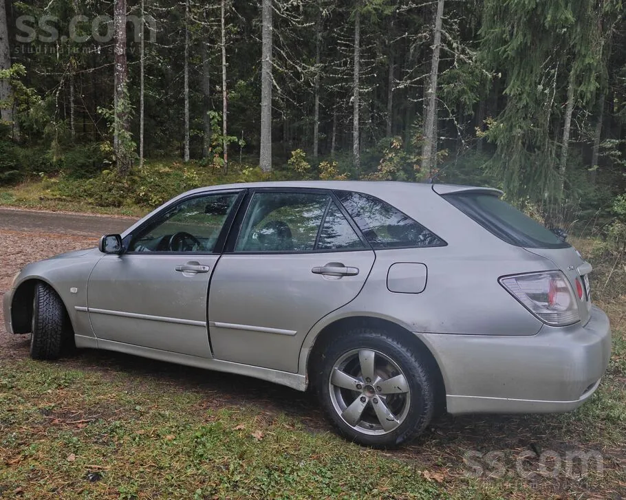 Lexus Is 2003 photo 3