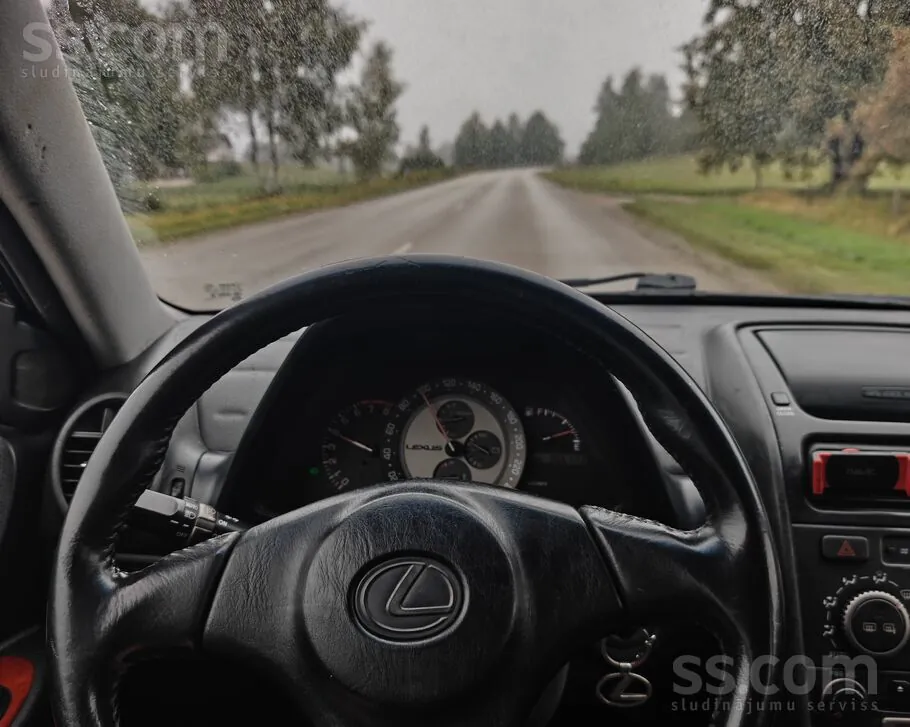 Lexus Is 2003 photo 5