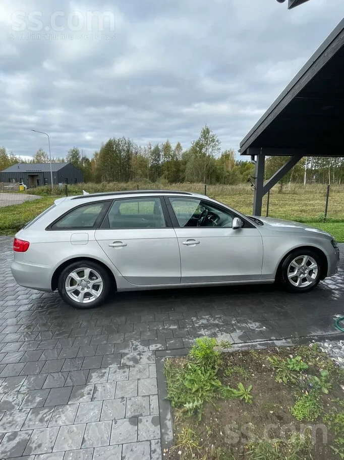 Audi A4 2012 photo 2