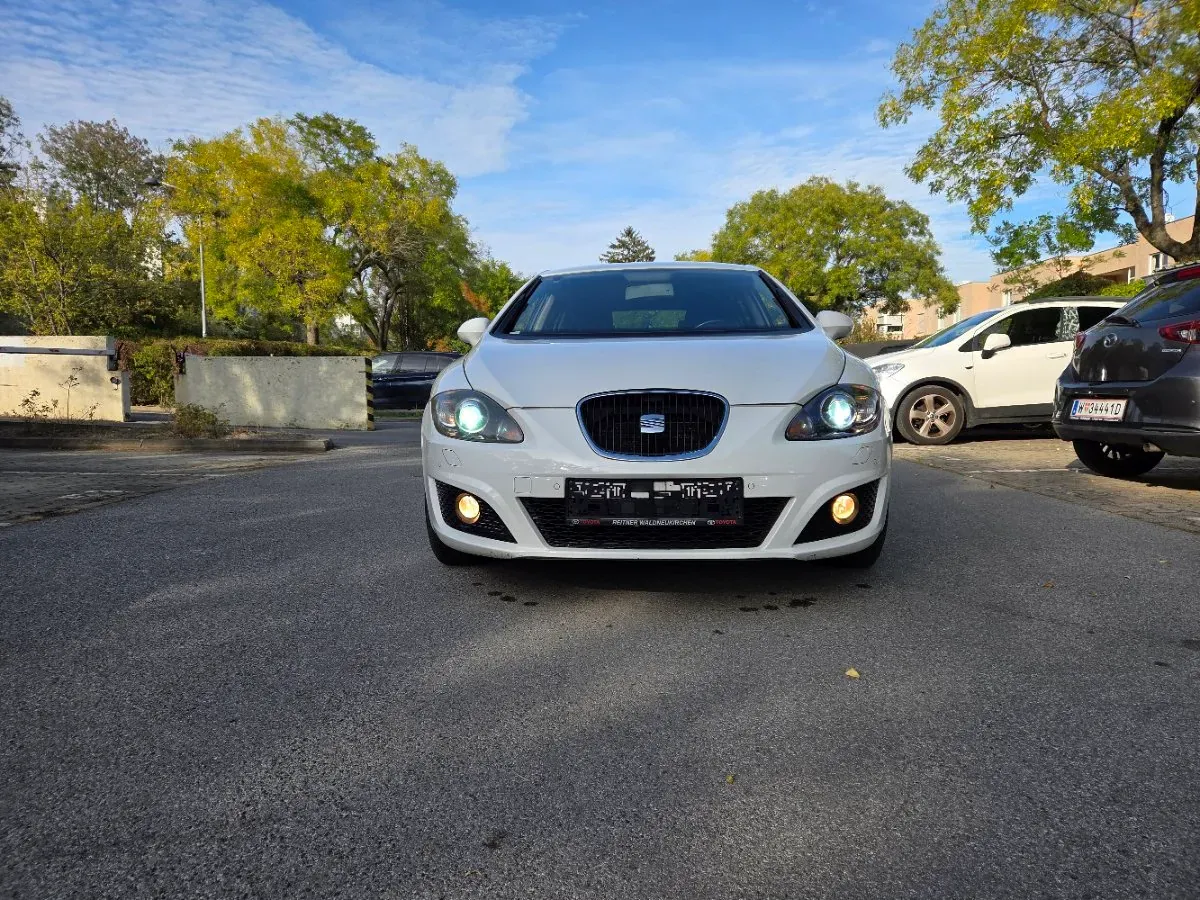 Seat Leon 2011 photo 2