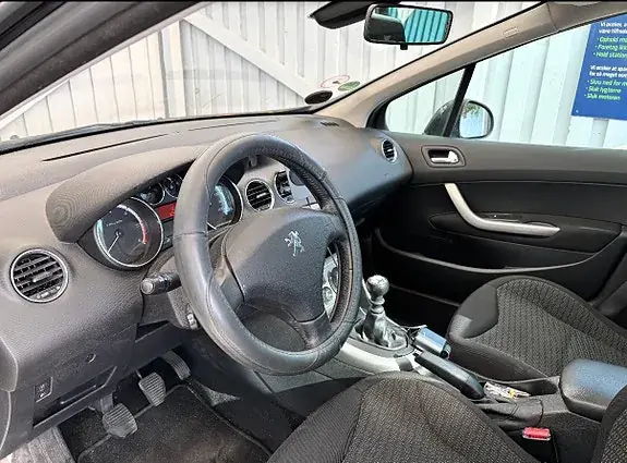 Peugeot 308 2010 photo 4