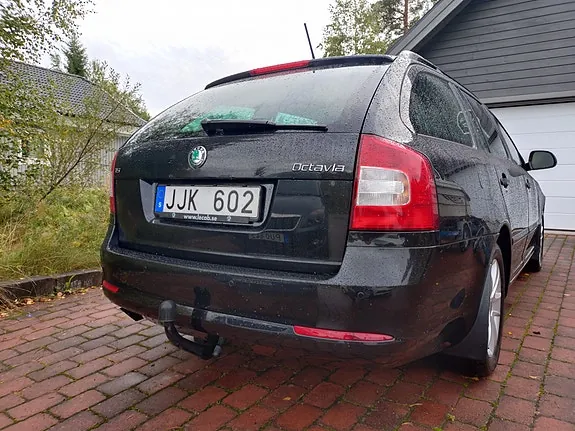 Skoda Octavia 2011 photo 3