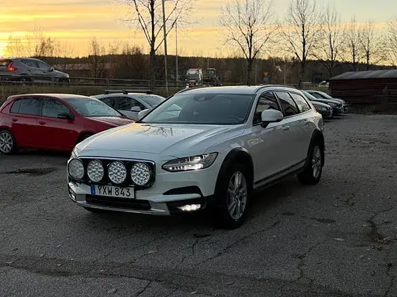 Volvo V60 Cross Country 2018 photo 2