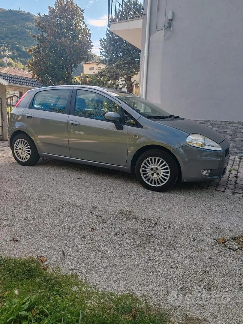 Fiat Grande Punto 2006 photo 2