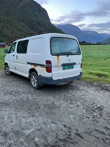 Toyota Hiace 2004 photo 2