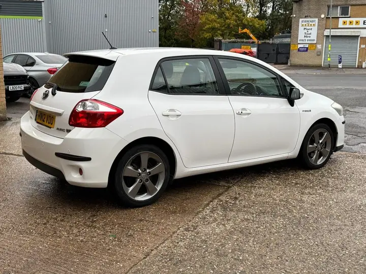 Toyota Auris 2012 photo 3