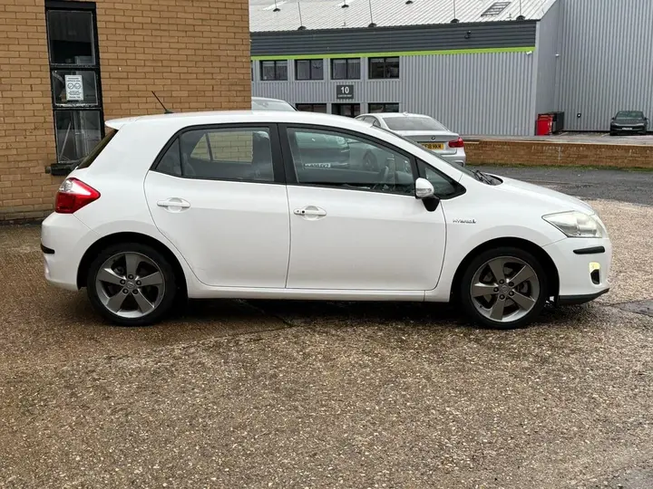 Toyota Auris 2012 photo 2
