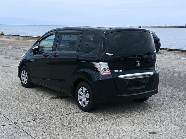 Honda Freed 2012 photo 3