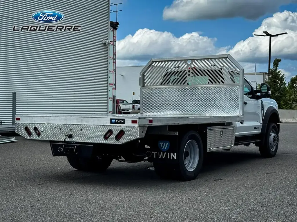 Ford F-600 Super Duty 2026 photo 5
