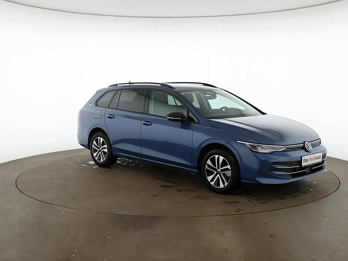 Volkswagen Golf 2025 photo 2