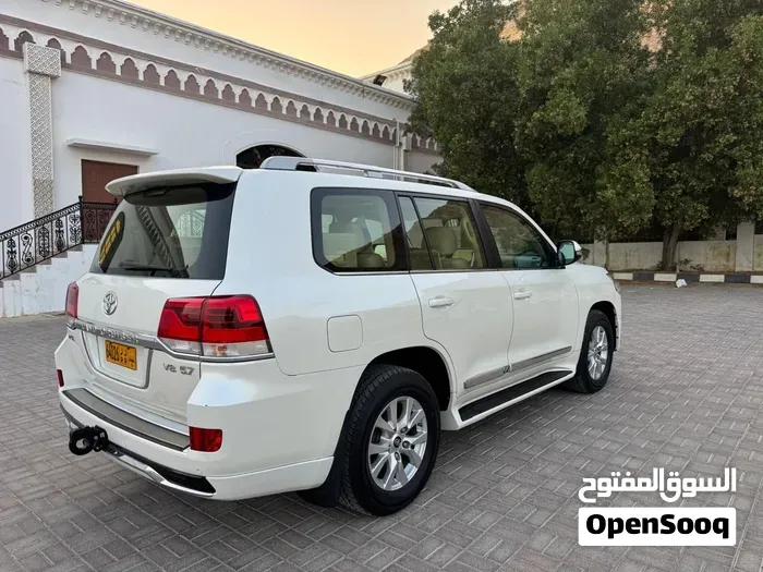Toyota Land Cruiser 2018 photo 3