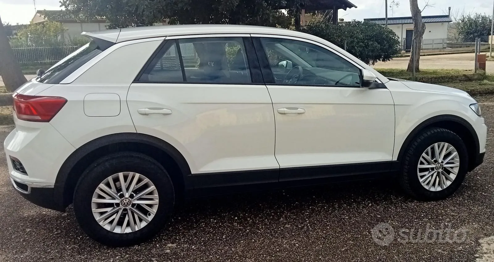 Volkswagen T-Roc 2020 photo 2