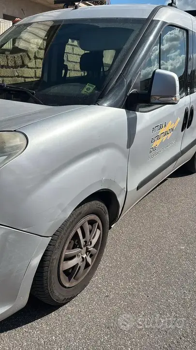 Fiat Doblo 2011 photo 2