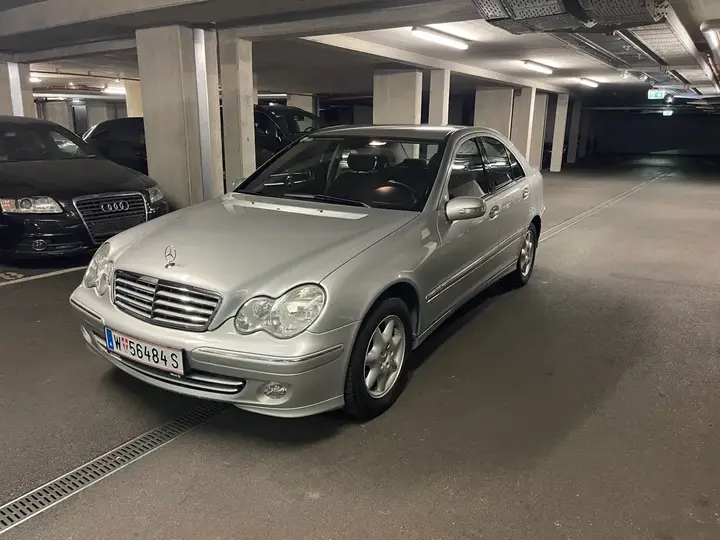 Mercedes-Benz C-Class 2005 photo 2