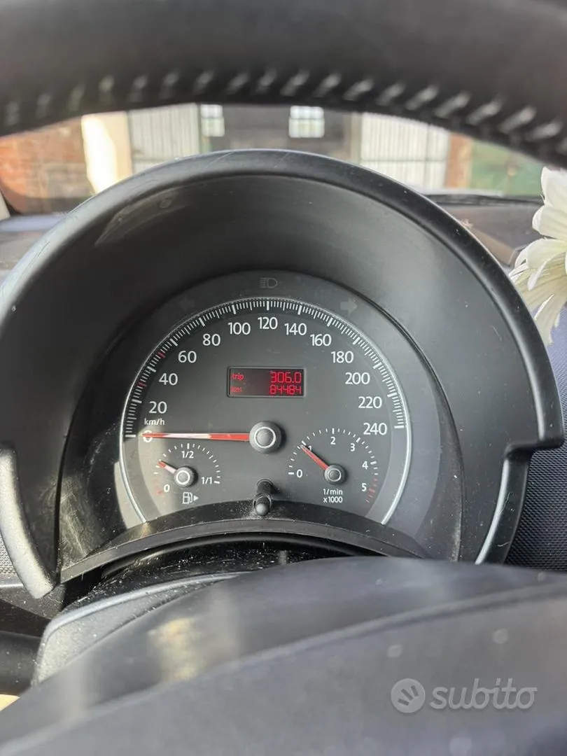 Volkswagen New Beetle 2006 photo 3