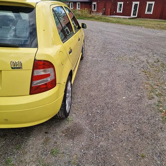 Skoda Fabia 2007 photo 3
