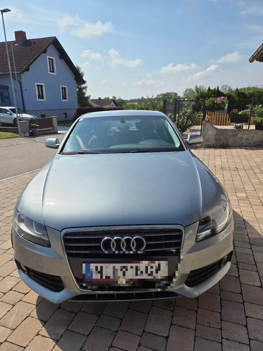 Audi A4 2010 photo 2