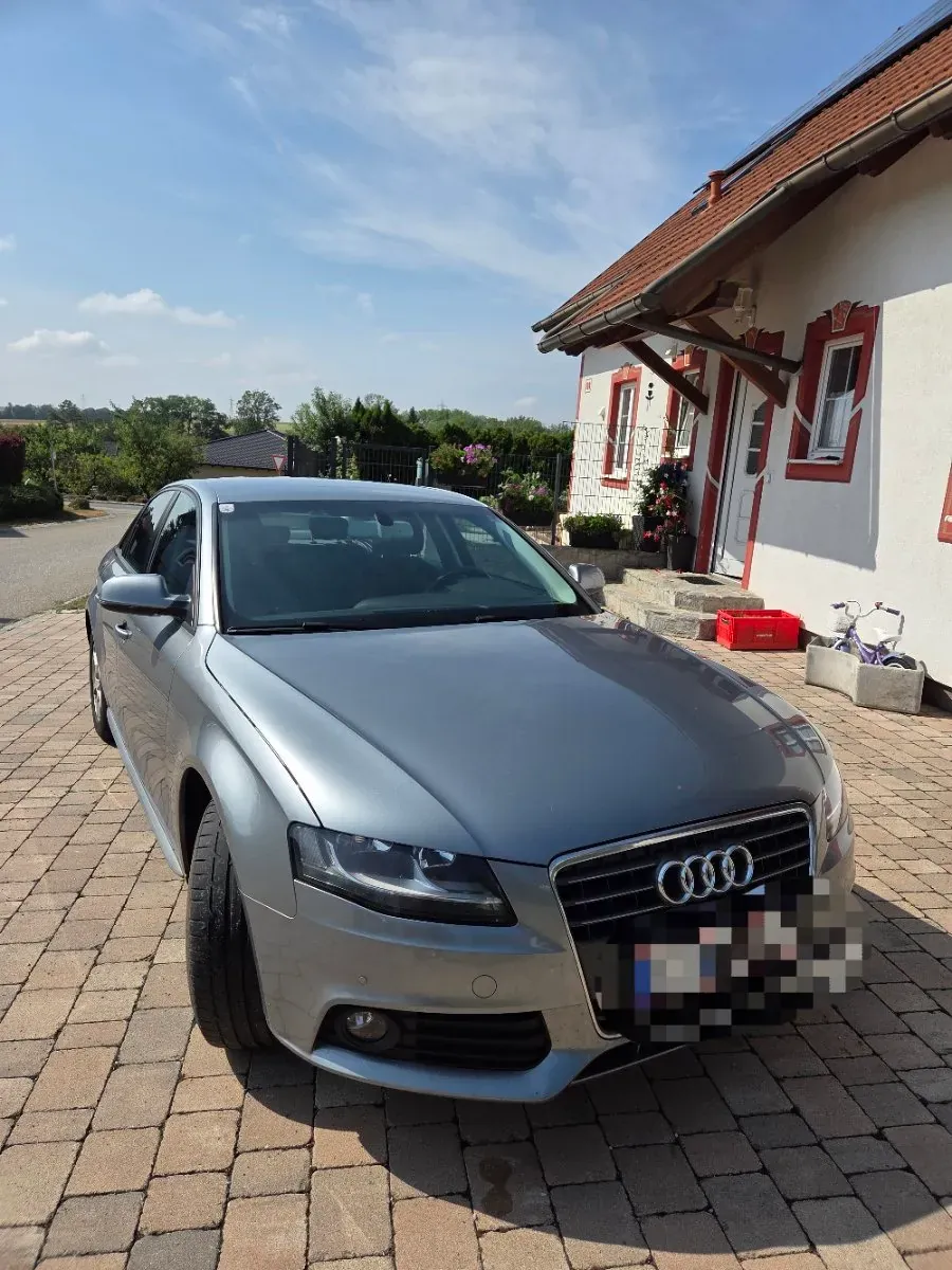 Audi A4 2010 photo 3