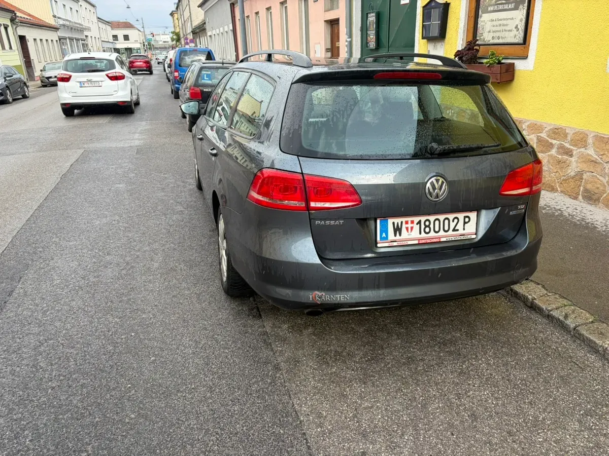 Volkswagen Passat 2012 photo 2