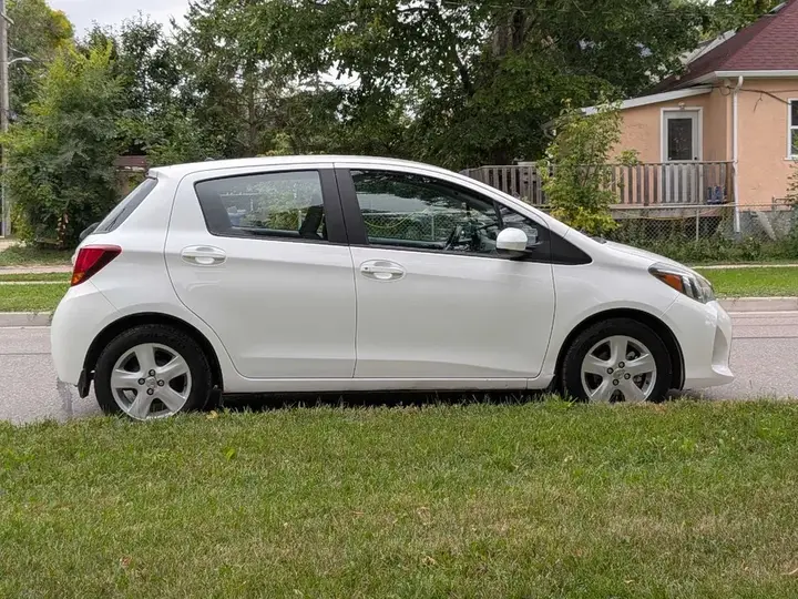 Toyota Yaris 2016 photo 2