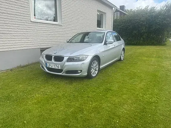 BMW 320D 2011 photo 2
