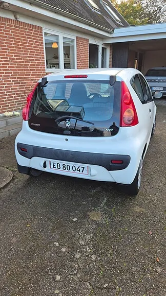 Peugeot 107 2011 photo 3